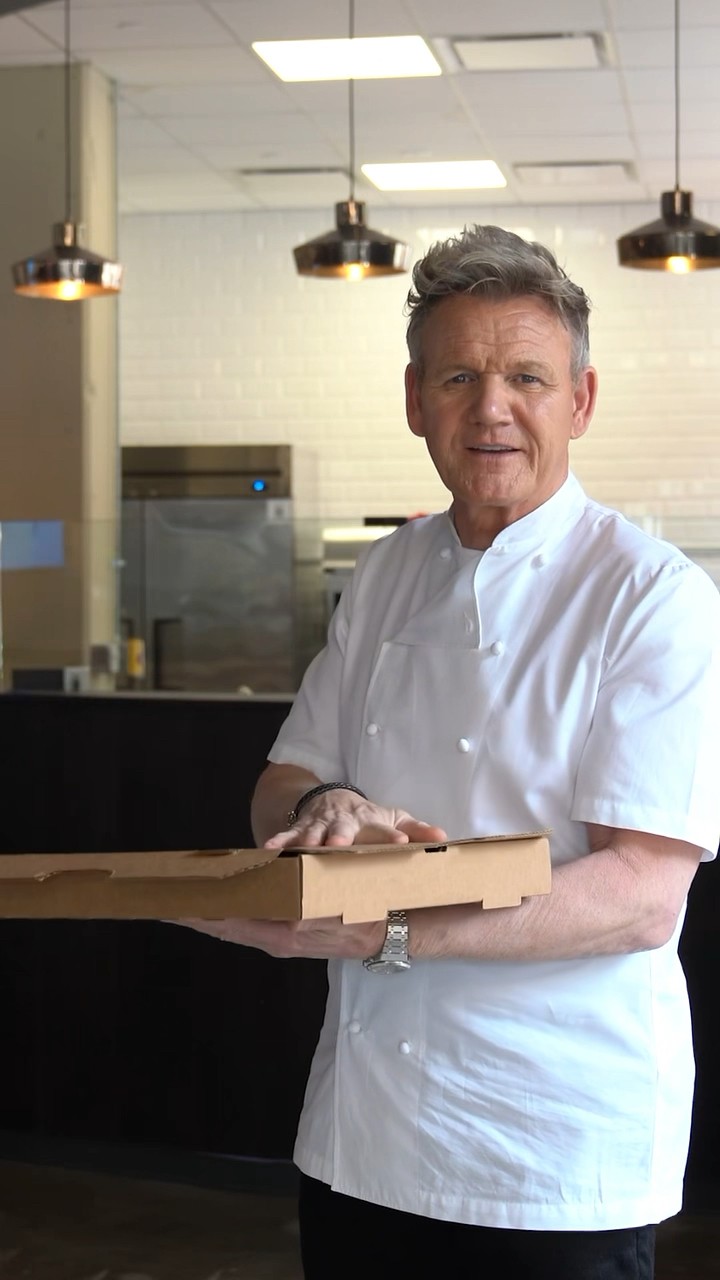 Got a special delivery at my Street Pizza in DC…..on my least favourite day. #NationalPineappleDay